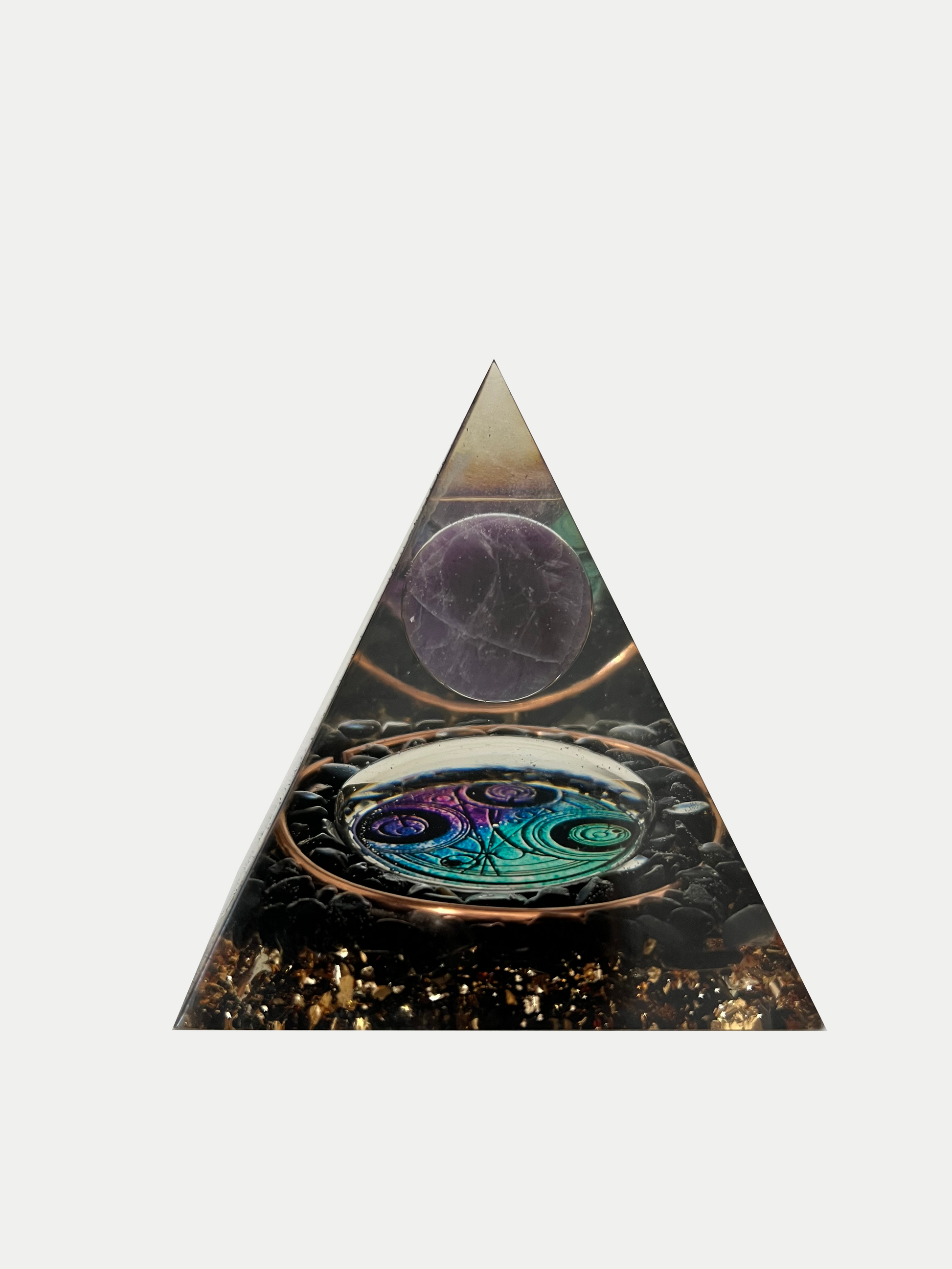 Piramide di orgone con sfera di ametista, ossidiana e rame