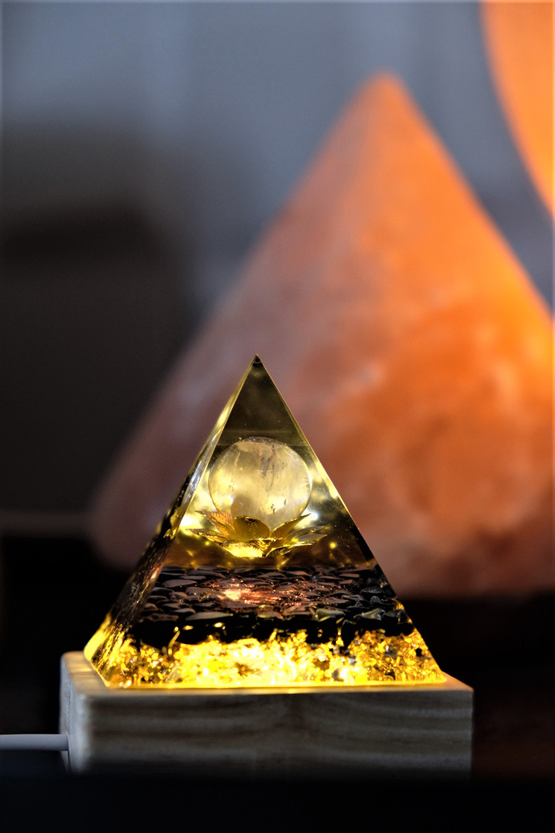 BORDSTRACT Piramide Energetica, Spirale Energetica Orgonite, Raccolta  Dell'energia di Fluttuazione Cosmica, Piramide di Pietra Lunare con  Trucioli